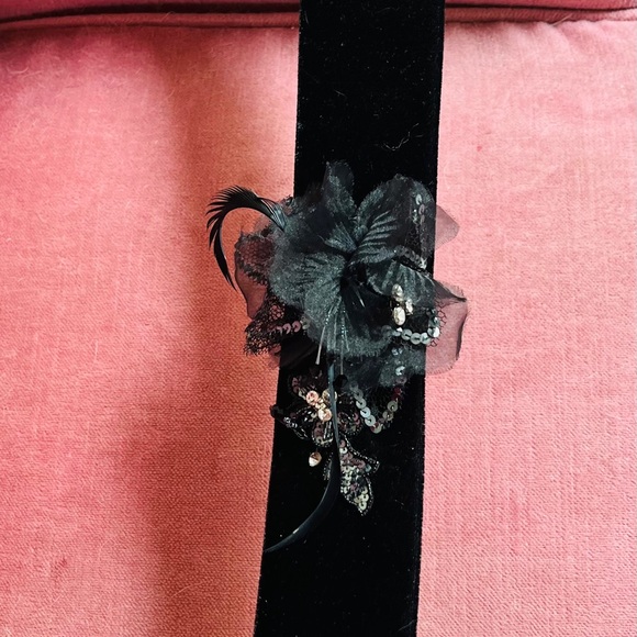 BelAire Bridal Black velvet belt/sash with silk floral appliqué size large - Picture 5 of 12
